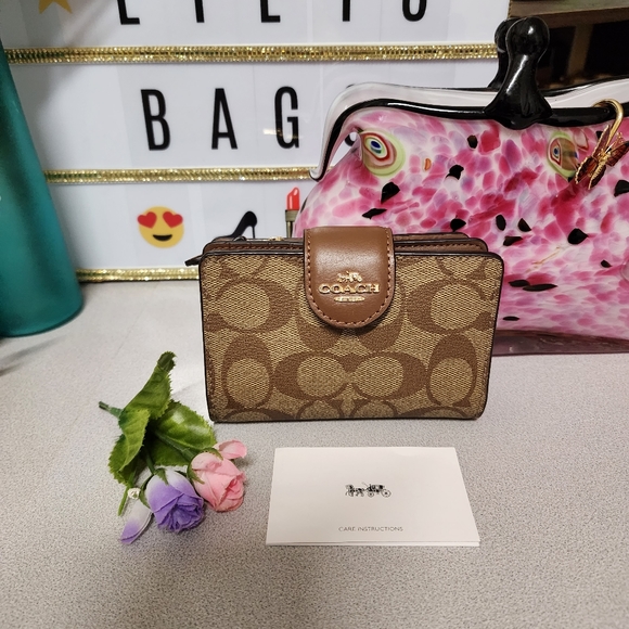 NWT Coach Signature Corner Zip wallet - Picture 1 of 10
